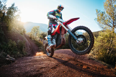 Stark Varg EX 2025 accion17