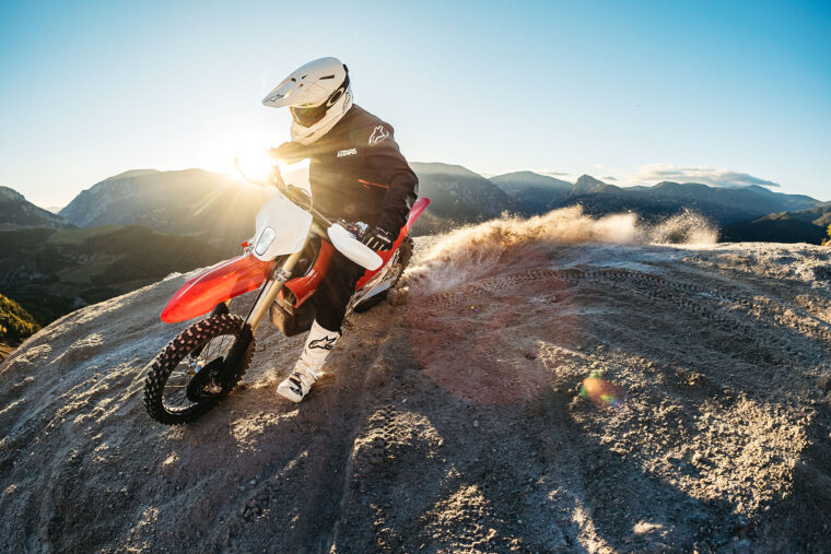 Stark-Varg-EX-2025-accion18