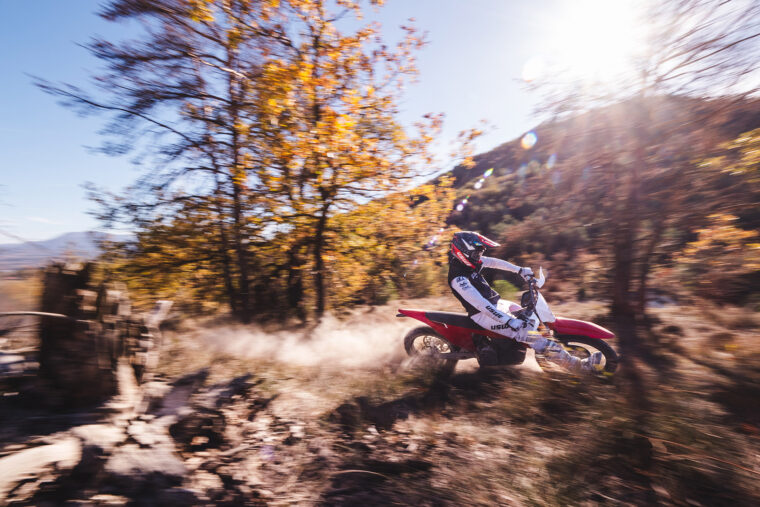 Stark-Varg-EX-2025-accion28