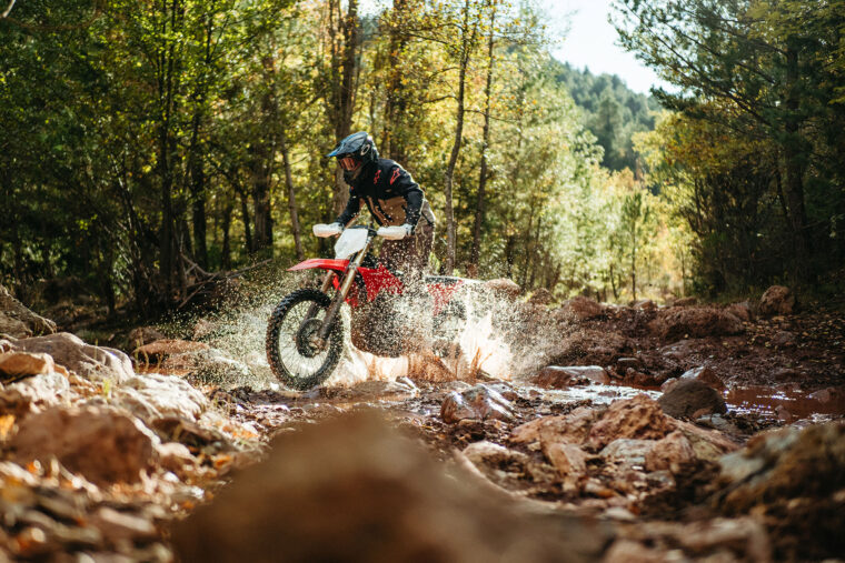 Stark-Varg-EX-2025-accion31