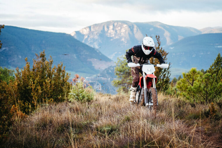 Stark-Varg-EX-2025-accion33