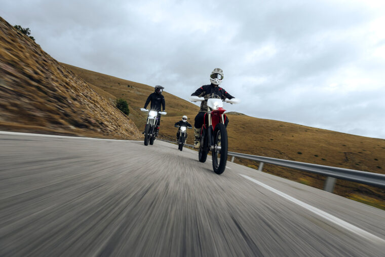 Stark-Varg-EX-2025-accion4