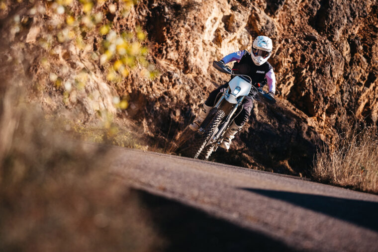 Stark-Varg-EX-2025-accion6