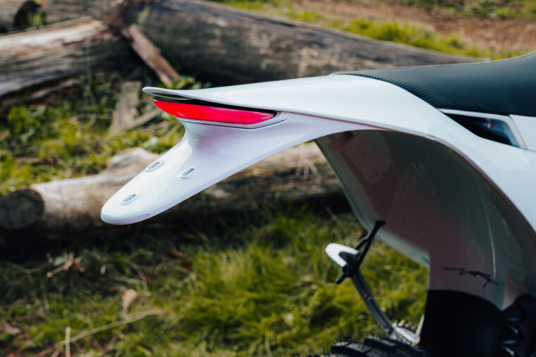 Stark-Varg-EX-2025-estaticas11