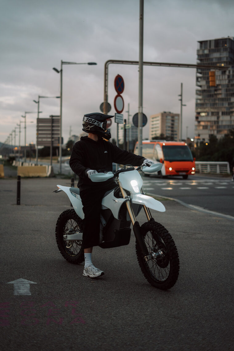 Stark-Varg-EX-2025-urbanas1