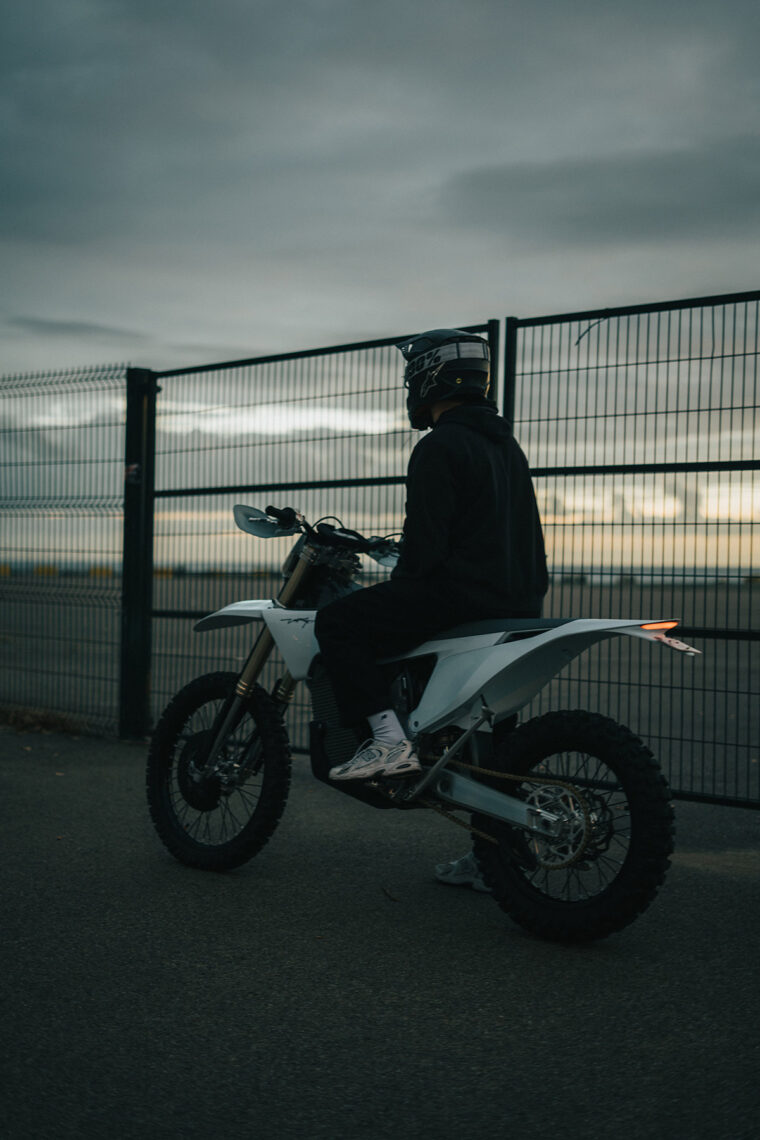 Stark-Varg-EX-2025-urbanas2