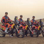 KTM presenta a sus tres pilotos para recuperar la victoria en el Dakar 2025