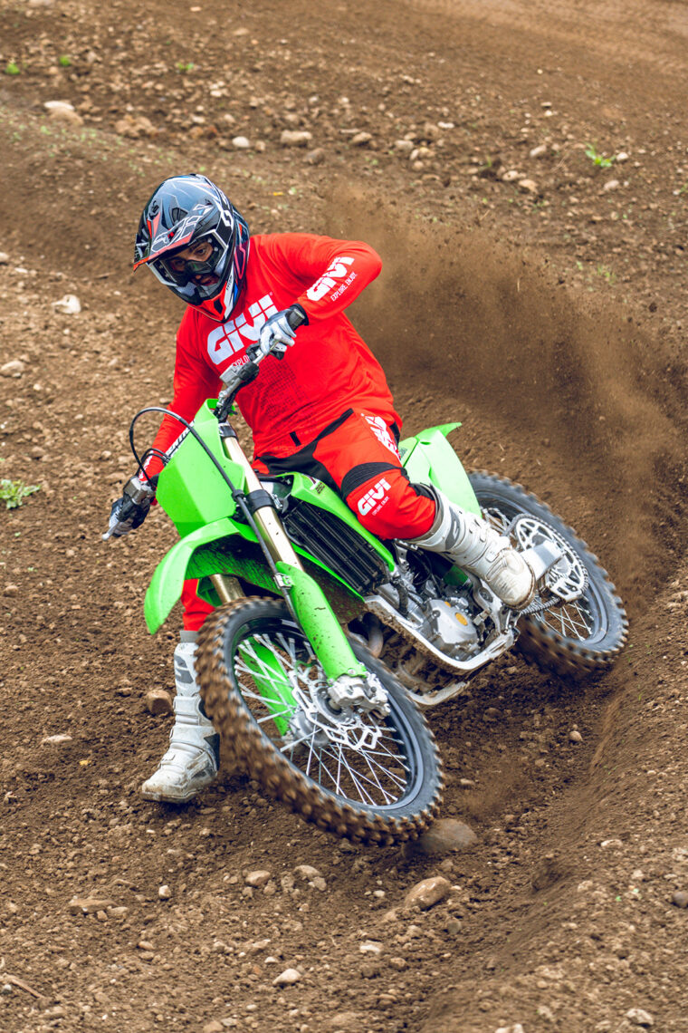 Casco-GIVI-70.1-Vector - 12