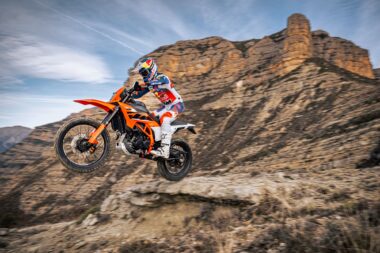 KTM 125 Enduro R 2025 accion1