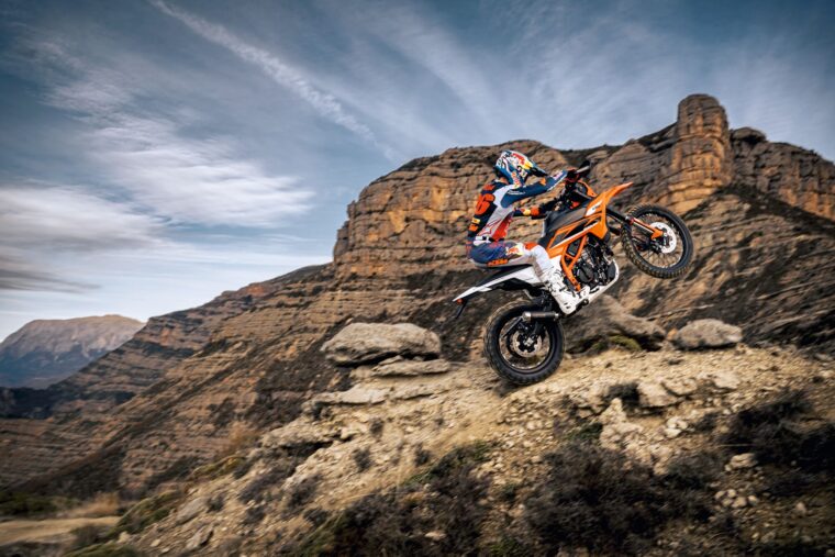 KTM-125-Enduro-R-2025-accion8