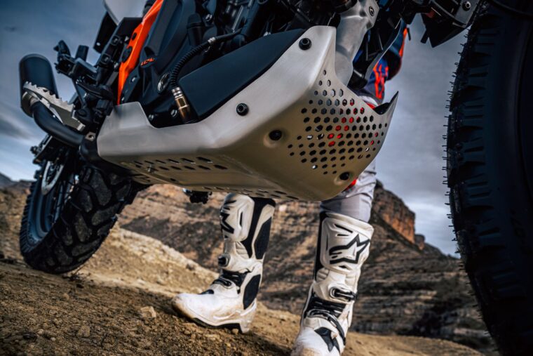 KTM-125-Enduro-R-2025-estaticas10