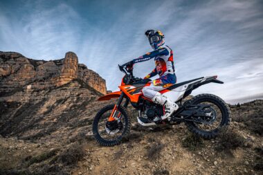 KTM 125 Enduro R 2025 estaticas11