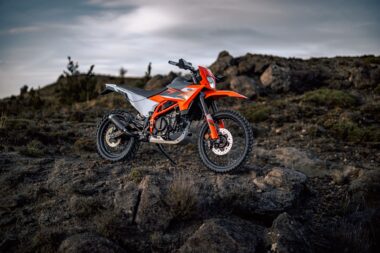 KTM 125 Enduro R 2025 estaticas3