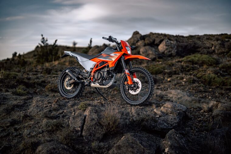 KTM 125 Enduro R 2025 estaticas3