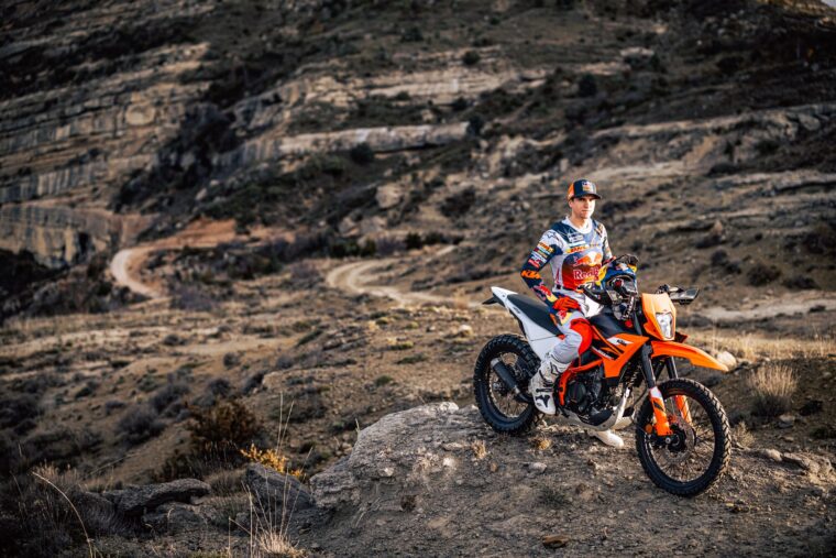 KTM-125-Enduro-R-2025-estaticas6