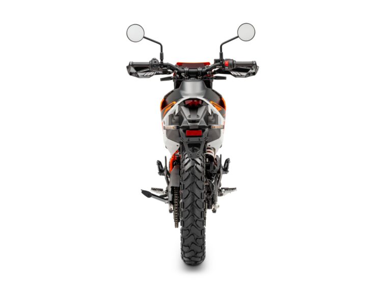 KTM-125-Enduro-R-2025-estudio2