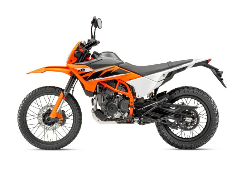KTM-125-Enduro-R-2025-estudio6