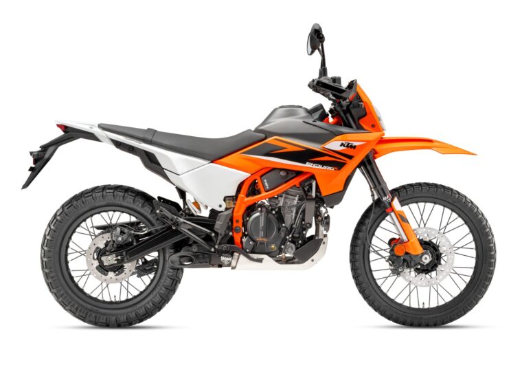 KTM 125 Enduro R 2025 estudio7