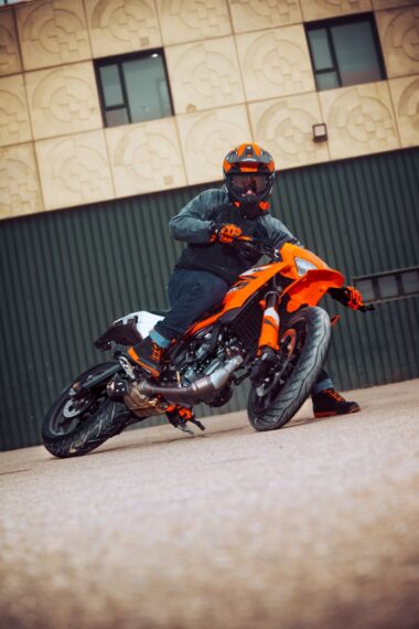 KTM 125 SMC R 2025 accion5