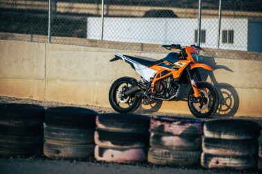 KTM 125 SMC R 2025 detalles2