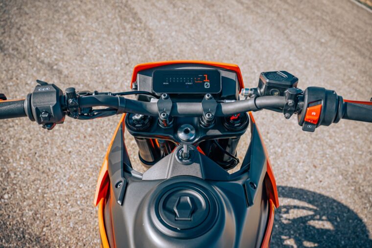 KTM-125-SMC-R-2025-detalles4
