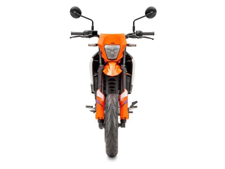 KTM-125-SMC-R-2025-estudio4