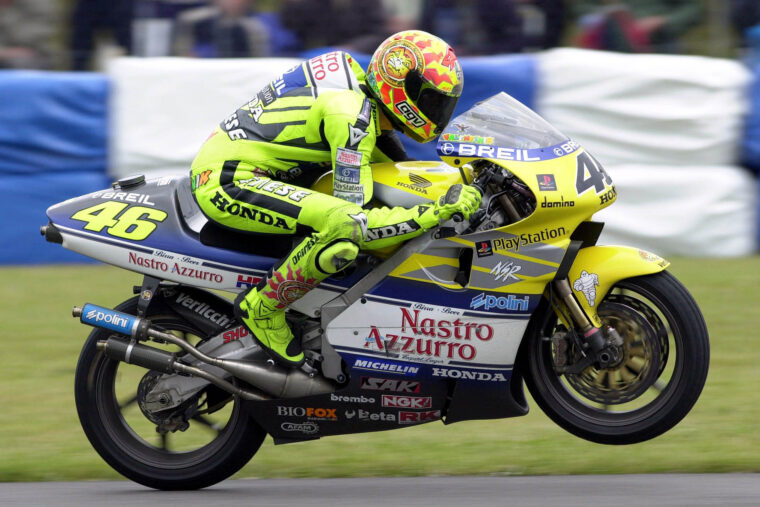 Valentino Rossi-500-Nastro-Azzurro-Doninghton-2000