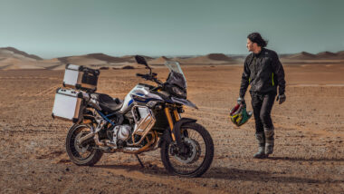 Voge 900DSX 2025 accion estaticas18