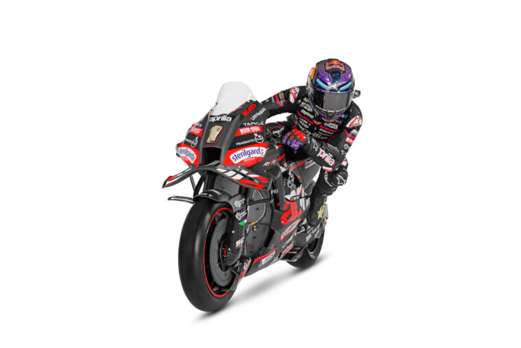 Presentaciones MotoGP 2025: fechas, pilotos y equipos 9 aprilia racing presentacion motogp 2025 martin bezzecchi (4)