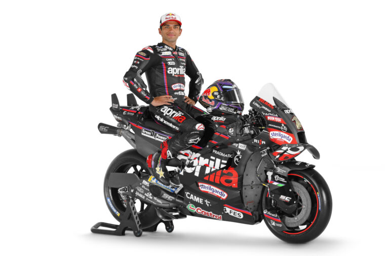 aprilia-racing-presentacion-motogp-2025-martin-bezzecchi (5)