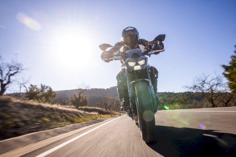 kawasaki-z900-2025-04