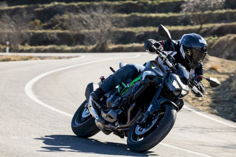 kawasaki-z900-2025-14
