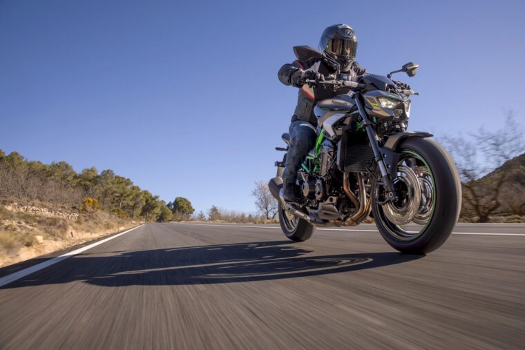 kawasaki-z900-2025-16