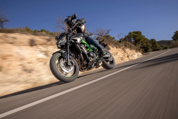 kawasaki-z900-2025-18