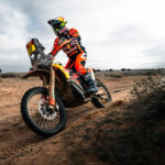 Luciano Benavides gana la quinta etapa del Dakar tras una sanción a Van Beveren