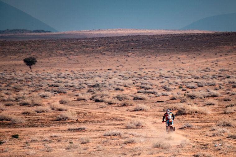 luciano-benavides-gana-quinta-etapa-dakar-sancion-van-beveren (6)
