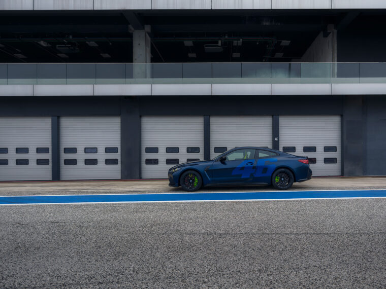 BMW-M4-CS-VR46-2025-Valentino-Rossi-circuito4