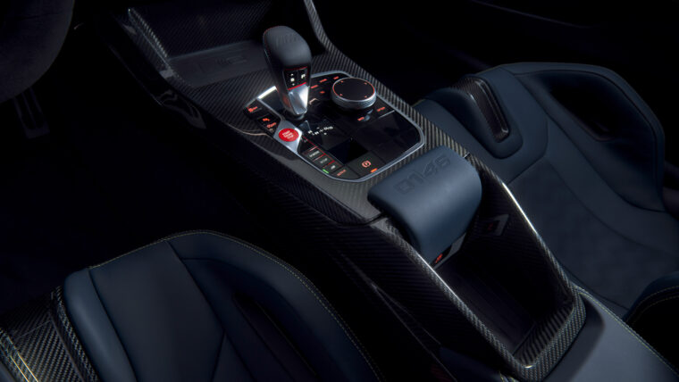 BMW-M4-CS-VR46-2025-Valentino-Rossi-detalles2