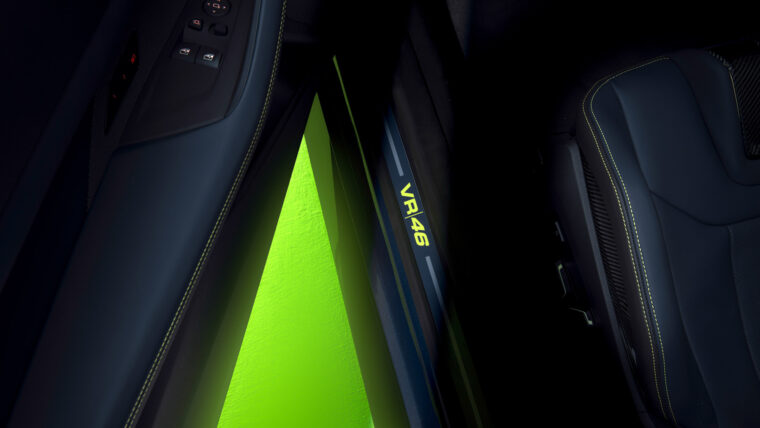 BMW-M4-CS-VR46-Style-2025-Valentino-Rossi-10