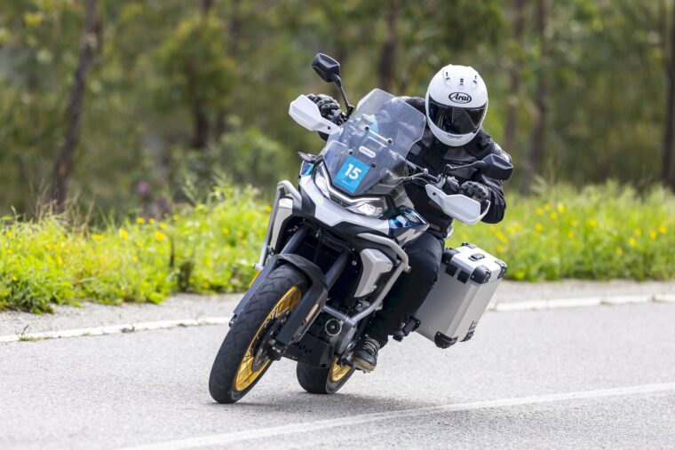 cfmoto-700mt-2025-10