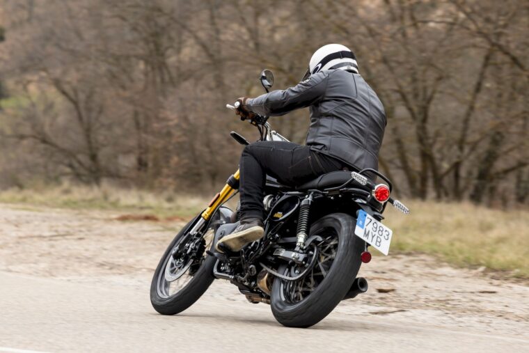 royal-enfield-bear-650-2025-10