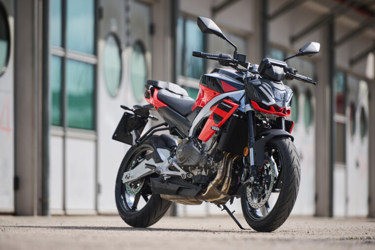 Aprilia Tuono 457: Prueba y opinión de... ¿la mejor A2 pura? 2 Aprilia Tuono 457 1