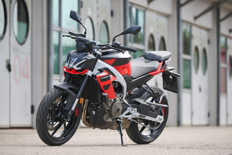 Aprilia Tuono 457 - 2