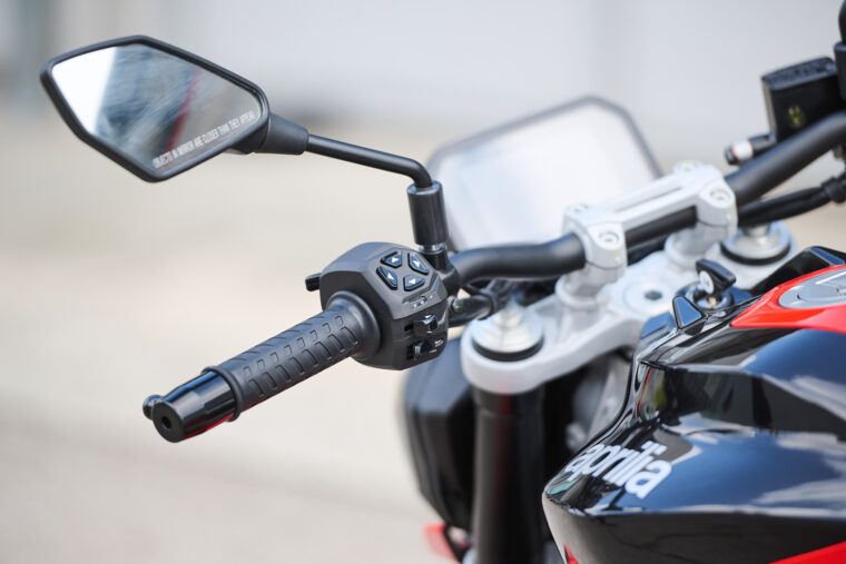 Aprilia Tuono 457 - 4