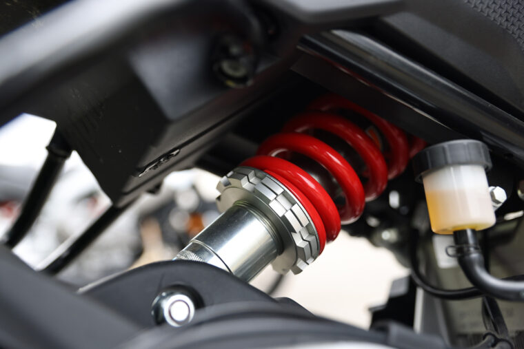 Aprilia Tuono 457 - 40