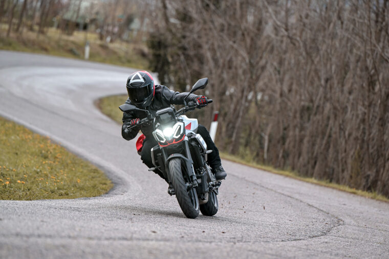 Aprilia Tuono 457: Prueba y opinión de... ¿la mejor A2 pura? 9 Aprilia Tuono 457 Prueba 2