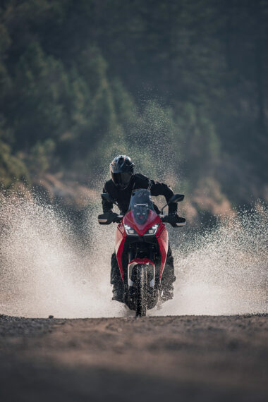 Moto Morini X Cape 700 2025 accion5