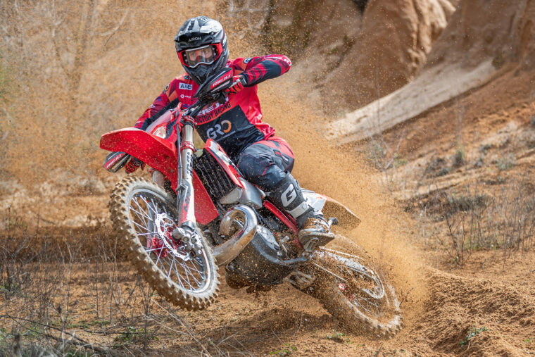 Rieju-MR300i-Pro-2026-accion2