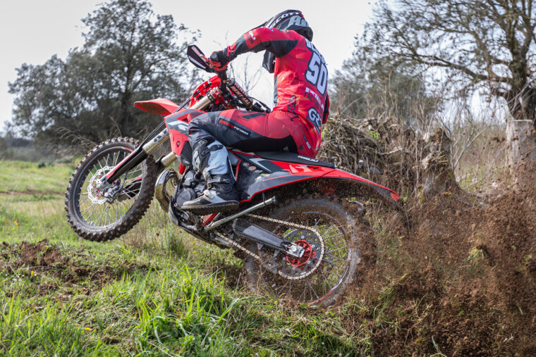 Rieju-MR300i-Pro-2026-accion7