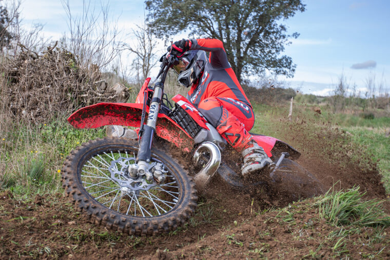 Rieju-MR300i-Racing-2026-accion1